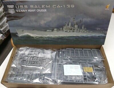 Navy Cruisers Model Kit - USS Des Moines Class 1/700